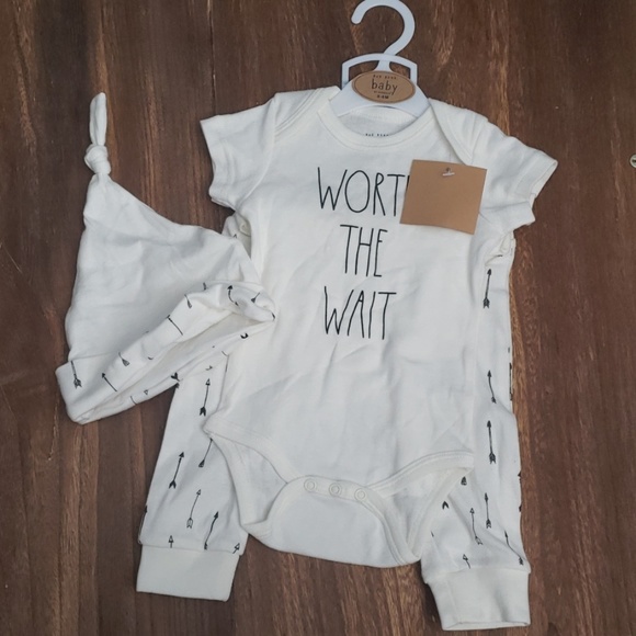 Rae Dunn Other - Rae Dunn Unisex 3-6 months outfit set